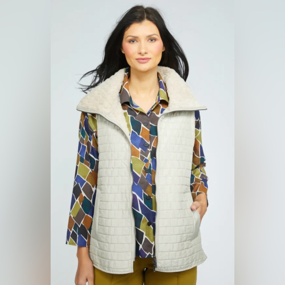 Olivia by Habitat Cozy Cabin Quilted Sherpa Vest in Cloud size Medium